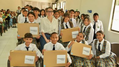 Photo of Gestora Social Diana Sierra lideró entrega de computadores a estudiantes de Montería para fortalecer sus procesos educativos