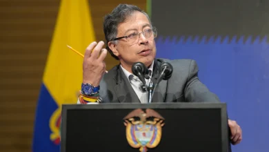 Photo of Petro denuncia “crimen de guerra” tras asesinato de patrullera en Huila