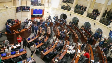 Photo of Gobierno va por la prima millonaria de los congresistas: $16,9 millones menos al mes