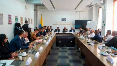 Photo of Gobernadores ceden y aplicarán decreto de Petro sobre nuevos impuestos a licores y cigarrillos