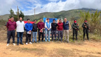 Photo of ELN libera a cinco policías retenidos en el Catatumbo