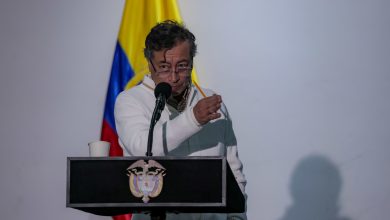 Photo of “No esperen mucho cemento”: Petro responde a Erasmo Zuleta tras reclamo por obras en Córdoba