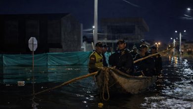 Photo of Policía refuerza patrullajes fluviales para evitar robos en viviendas inundadas