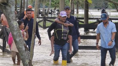 Photo of Alcalde Hugo Kerguelén no esperó que las familias evacuaran en zonas rurales; él mismo fue a buscarlas y hoy 560 personas están a salvo