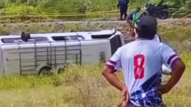Photo of Van de pasajeros se volcó en la vía Montería – Puerto Escondido y generó momentos de pánico