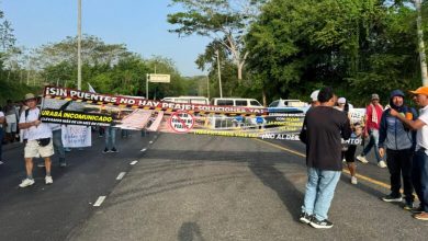 Photo of Comerciantes de Arboletes protestan tomándose el peaje Los Cedros