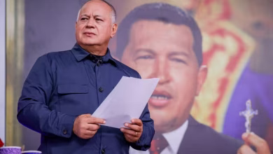 Photo of Polémica en Venezuela: Diosdado Cabello fue captado en camioneta de lujo