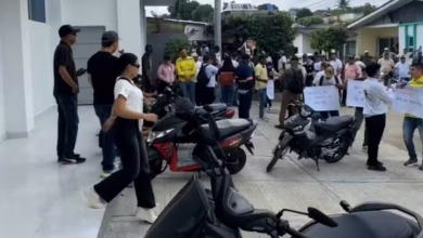 Photo of Trabajadores protestan en Puerto Libertador por bloqueos que frenan sus labores