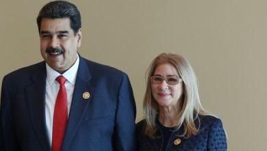 Photo of EE. UU. autoriza al Gobierno venezolano pagar la defensa de Maduro y Cilia Flores en Nueva York