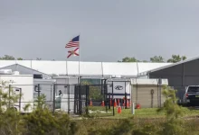 Photo of Cierran el polémico “Alligator Alcatraz”, el centro migratorio impulsado por Trump
