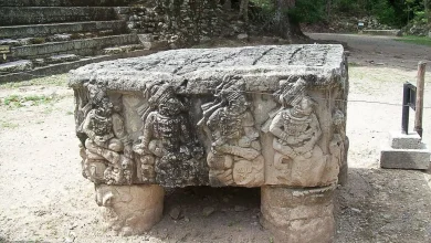 Photo of Descubren altar maya de 2.000 años con restos humanos en Guatemala