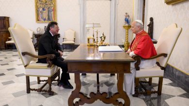 Photo of Petro pide al papa León XIV apoyo para proteger a beneficiarios de la reforma agraria