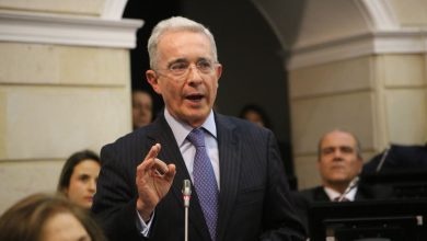 Photo of Juristas piden garantías en caso contra Uribe