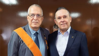 Photo of Exsenador Germán Blanco recibe la Orden del Congreso