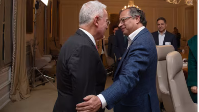 Photo of Uribe abre la puerta a acuerdo por la Presidencia del Senado