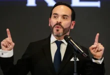 Photo of De la Espriella encabezó desfile del 20 de julio en Medellín junto a Fico