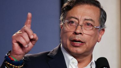 Photo of Petro rechaza suspensión del aumento del salario mínimo