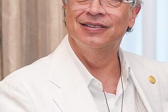 Photo of Con emotivo mensaje Petro se despide de la Presidencia
