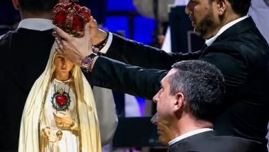 Photo of De la Espriella coronó a la Virgen María en Bogotá
