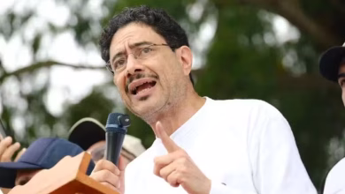 Photo of Le llueven críticas a Iván Cepeda en medio de la emergencia