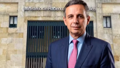 Photo of Ministro de Hacienda pide devolver presupuesto presentado por Petro