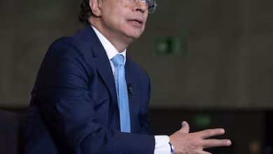 Photo of Petro solicita al Senado permiso para salir de Colombia durante un año