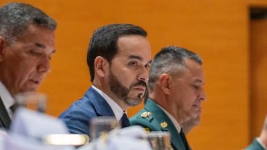 Photo of ¡De La Espriella estalla contra sus críticos y defiende su gestión!