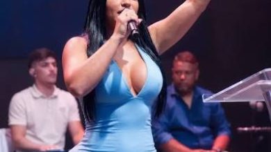 Photo of ¡Escándalo en el púlpito! Predicadora causa revuelo por su vestido ajustado y divide las redes